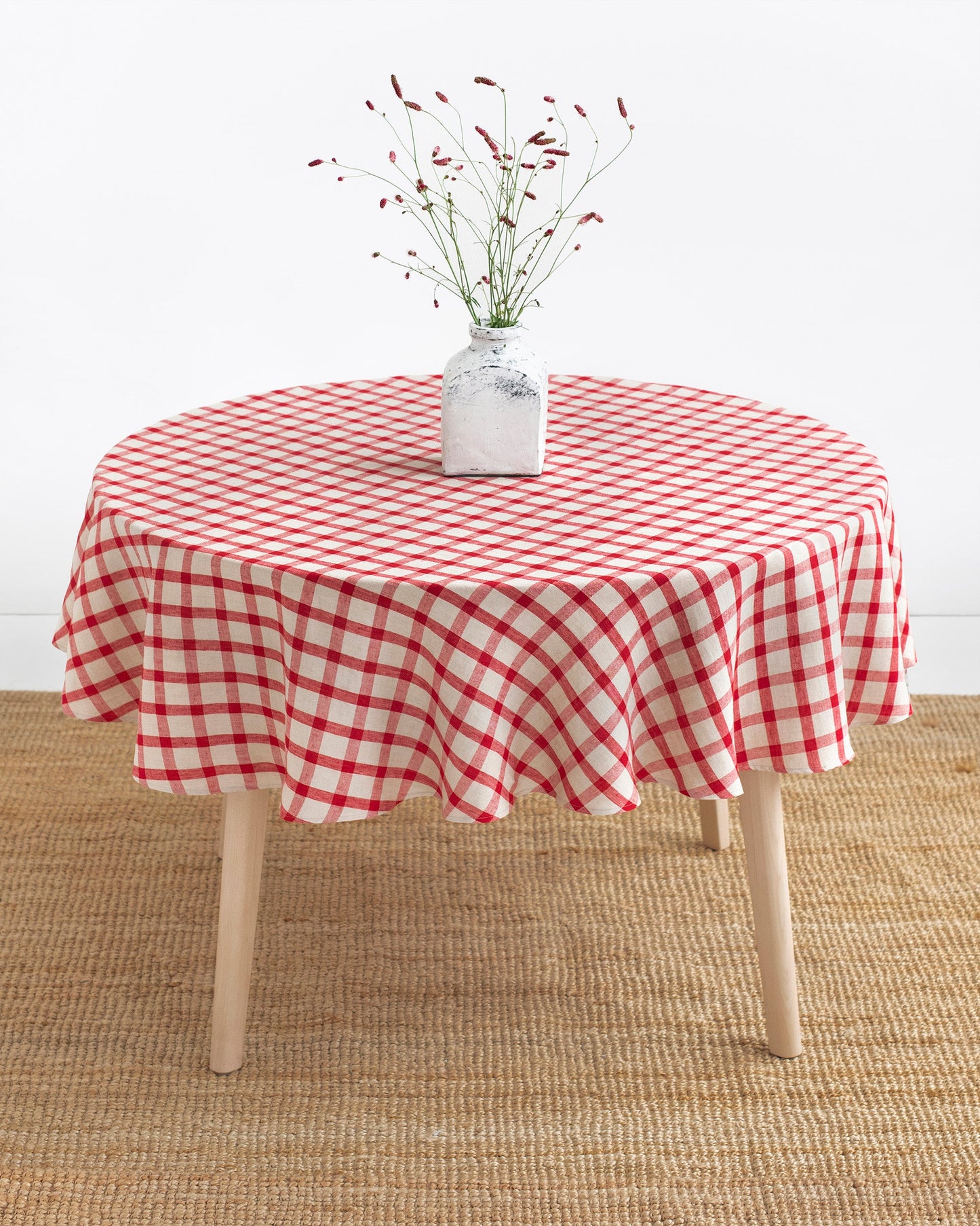Round linen tablecloth in Red gingham
