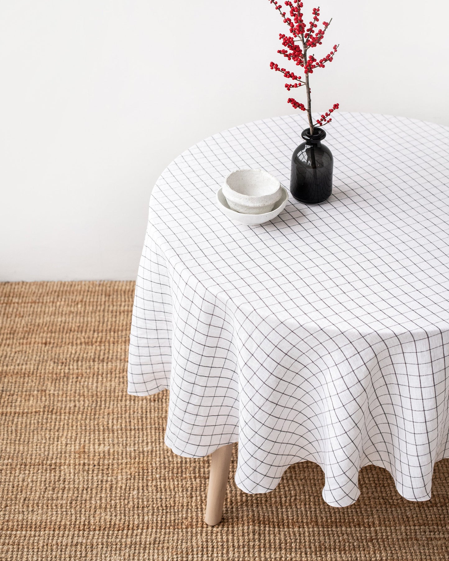 Round linen tablecloth in Charcoal grid
