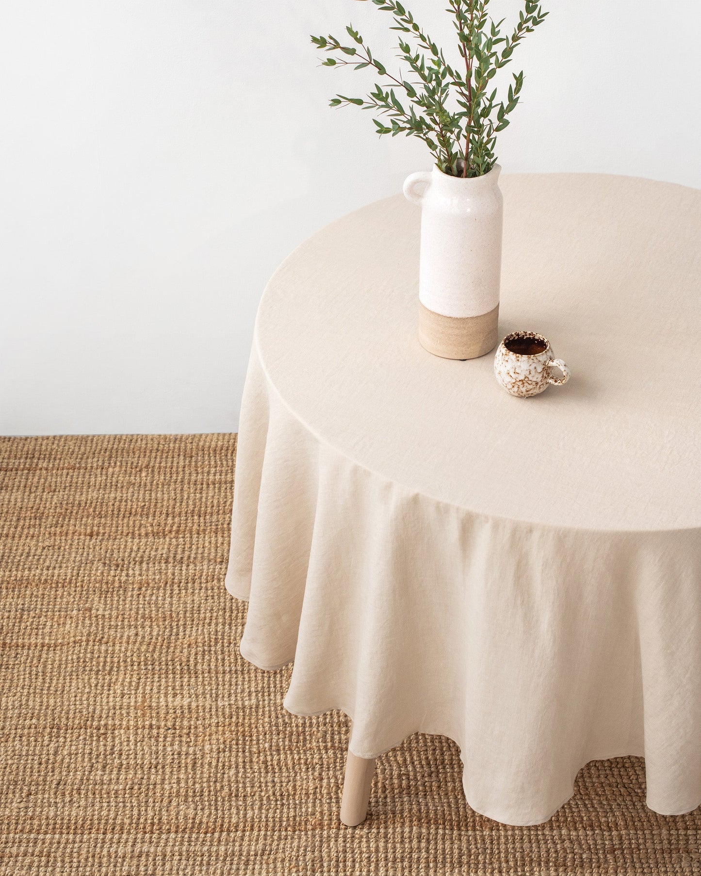 Round linen tablecloth in Natural linen