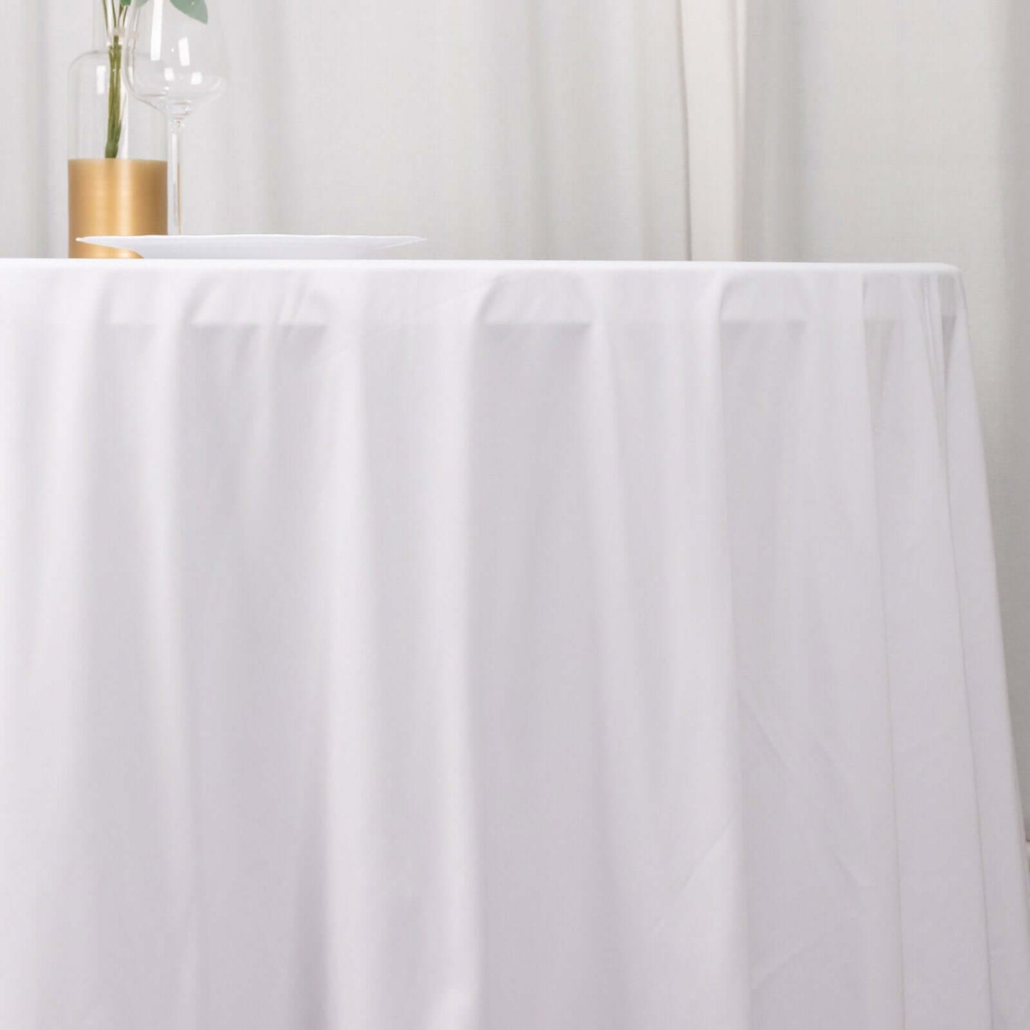 132" White Premium Scuba Wrinkle Free Round Tablecloth, Seamless Scuba Polyester Tablecloth