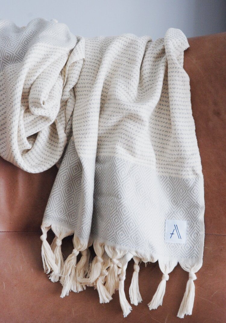 Magis Diamond Turkish Towel / Throw Blanket - Light Gray