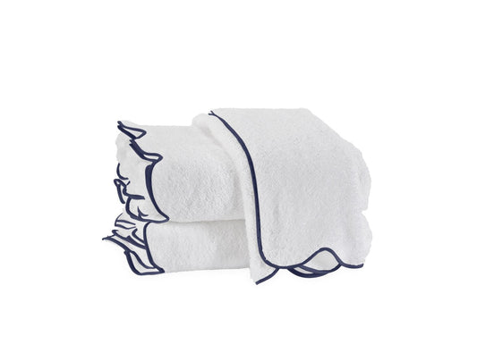 Cairo Scalloped Hand Towel With Piped Trim Bath Towels Matouk White with Navy Scalloped Trim