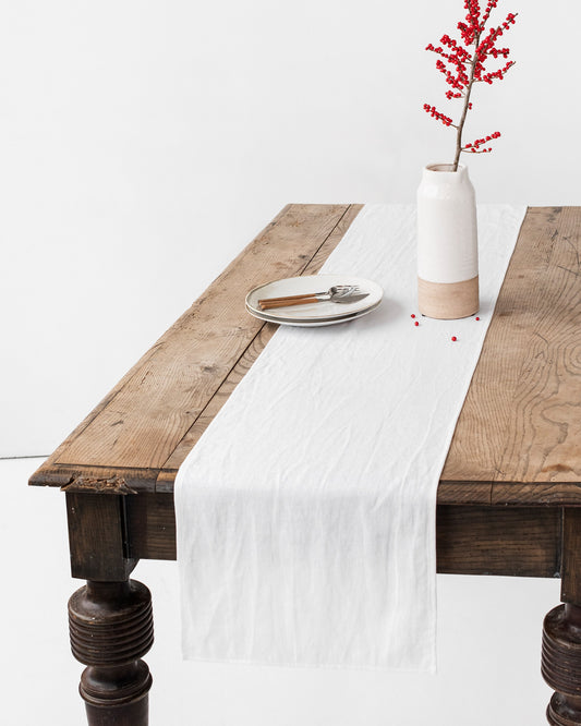 Linen table runner in White
