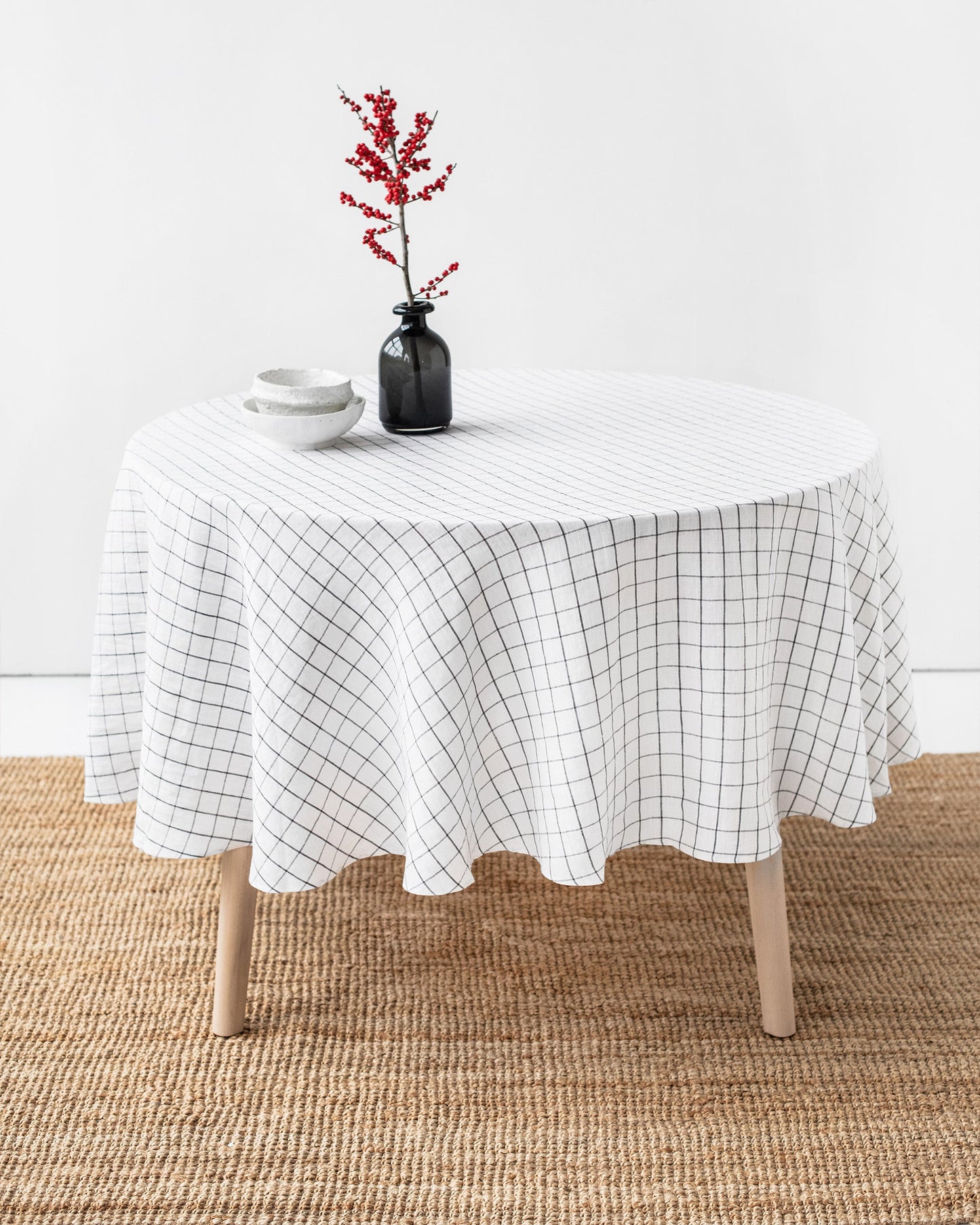 Round linen tablecloth in Charcoal grid