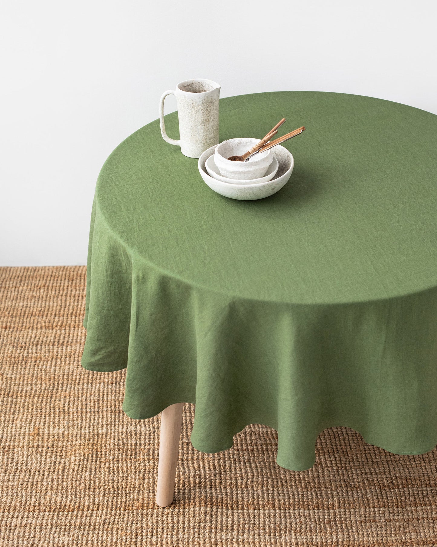 Round linen tablecloth in Forest green